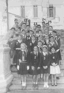 SCOUTS DE FRANCE 5 EME ORAN GROUPE SAINT LOUIS N30 JEANNETTES ET SCOUTS DEVANT EGLISE ST LOUIS